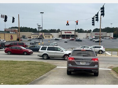 New traffic light makes debut in front of the Milledgeville Mall